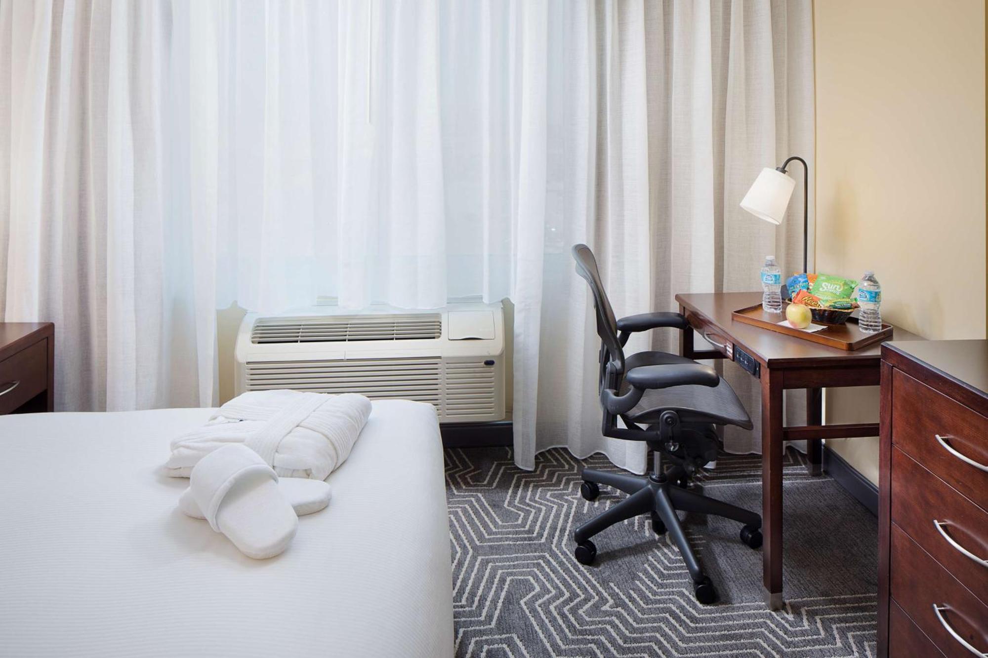 Doubletree By Hilton Los Angeles/Commerce Buitenkant foto